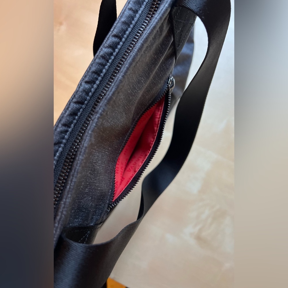 Aruna Aamina Yoga Tote in Charcoal with red lining gym bag beach bag - Picture 6 of 10